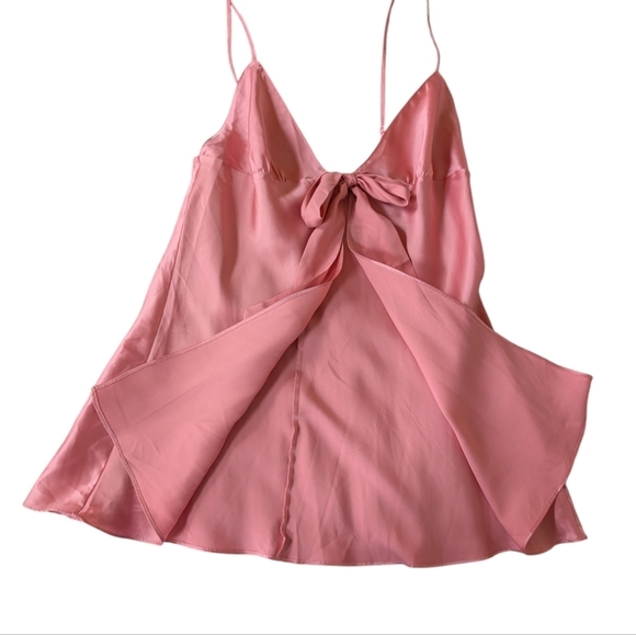 😃Victoria's Secret pink camisole with front bow sz M - Picture 2 of 6